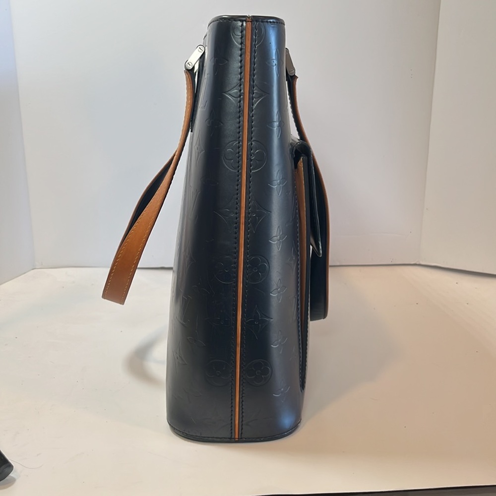 Louis Vuitton Matt Black Leather Stockton Bag LV Signature Embossed,2Flap pocket - Picture 13 of 14